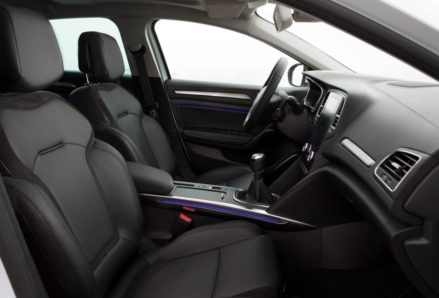 Интерьер Renault Megane Sedan 2016 года  (фото 11 из 52)